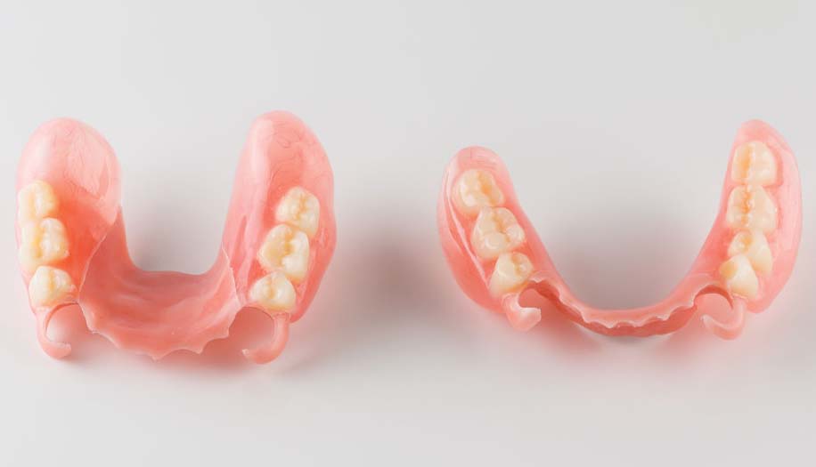 Акриловый зубной протез всей челюсти